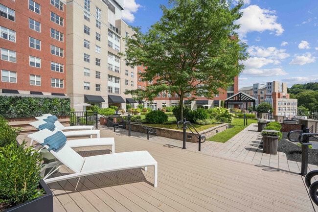 Center Place - Courtyard - Center Place Apartments