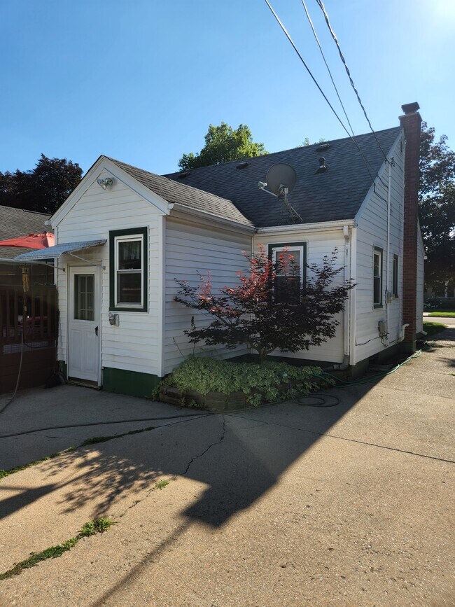 Rear side - 472 N Pine St