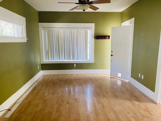 Building Photo - Upgraded & Charming Near UC Davis Medical ...