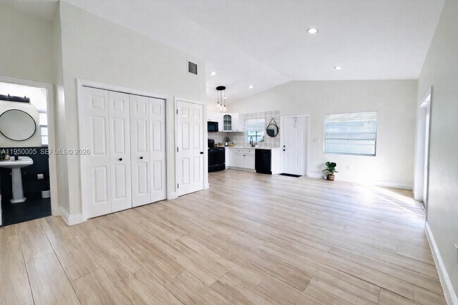 Foto del edificio - 1012 NE 17th Ct