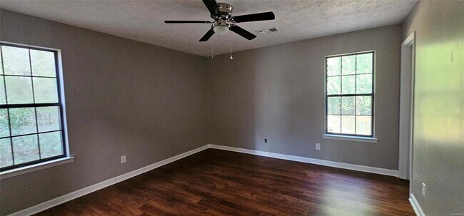 Foto del edificio - 1214 Camellia Woods Ct