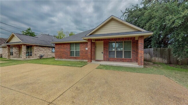 Building Photo - 115 Richards St