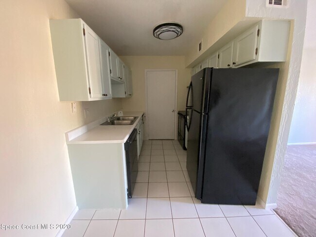 Foto del edificio - 2100 Forest Knoll Dr NE