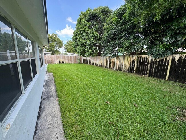 Building Photo - 7571 Eaton St