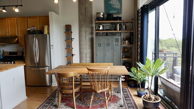 Building Photo - 1934 N Washtenaw Ave