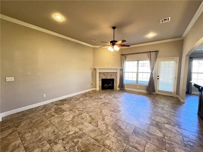 Building Photo - 4300 SW Limestone Ave