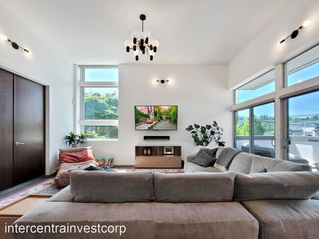 Foto del edificio - 3 br, 2 bath House - 4402 Renton Ave S