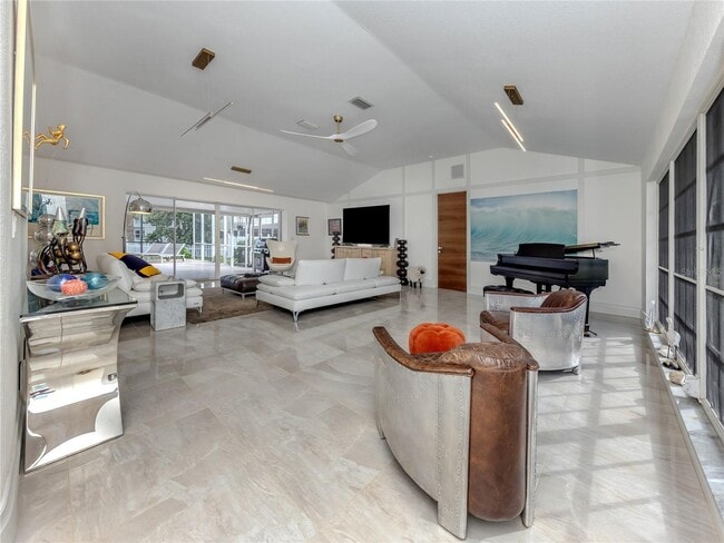 Building Photo - 396 Bayshore Dr