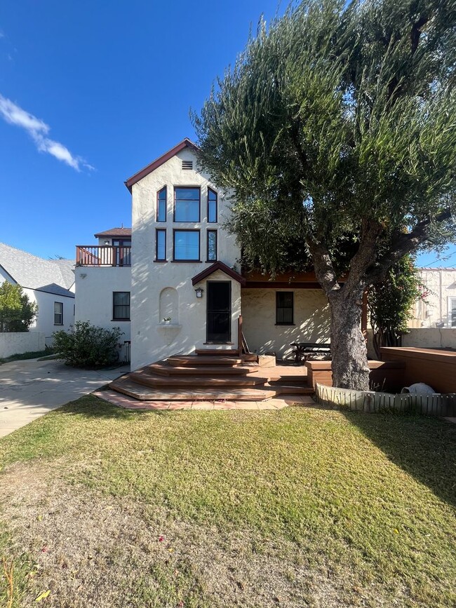 Building Photo - Spanish Revival Gem in Glendale – 4 Bed, 3...