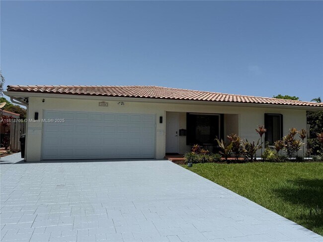 Foto del edificio - 1721 NE 48th Ct