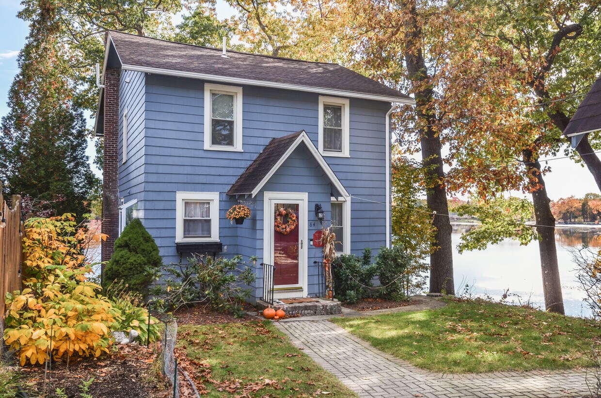 Foto principal - 84 Lakeside Dr
