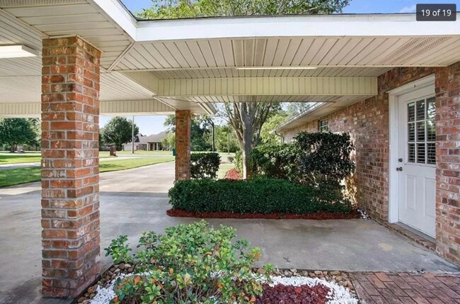 Building Photo - 1821 Linden Ln