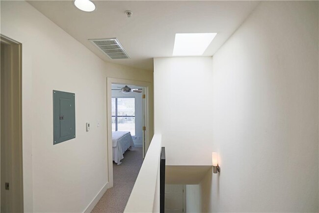 Foto del edificio - 711 W 32nd St
