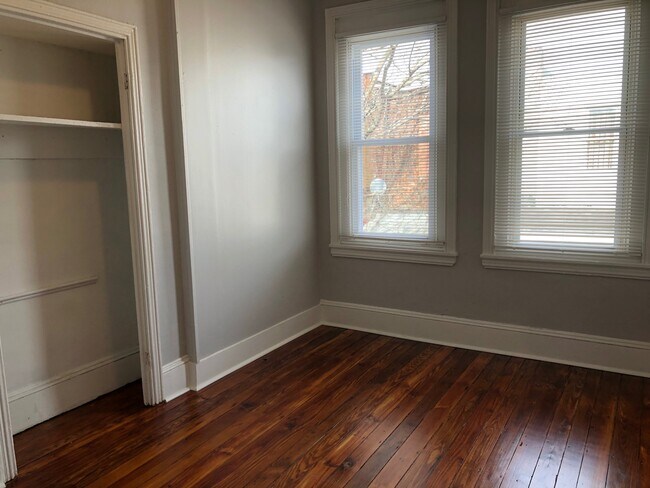 Foto del edificio - 2049 E Cambria St