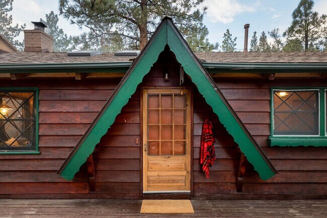 Foto del edificio - Cozy 2 Bedroom 1 Bathroom Home in Big Bear City
