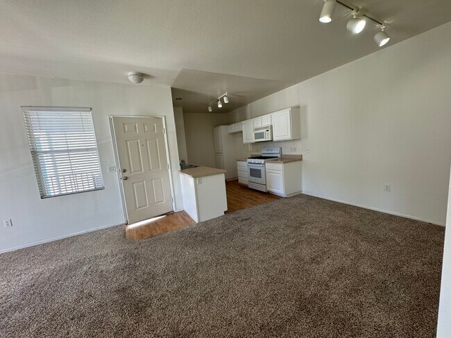 Foto del edificio - 20000 Plum Canyon Rd