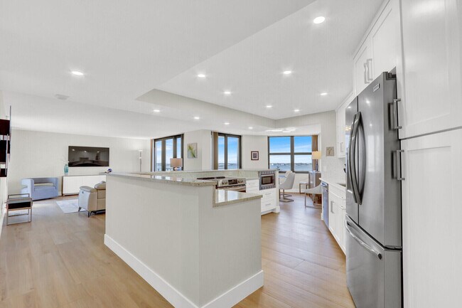 Building Photo - 5420 N Ocean Dr