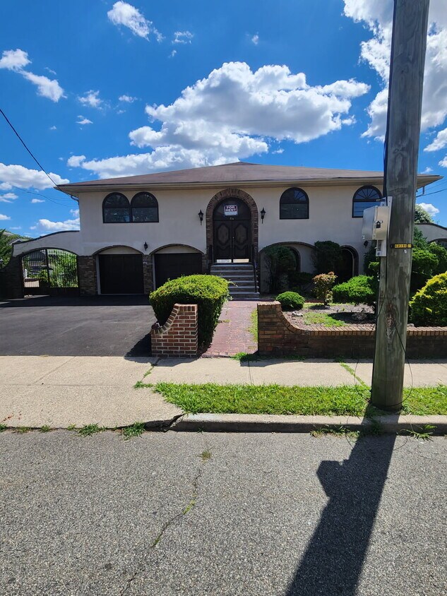 Foto principal - 134 Franklin St