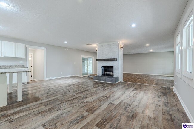 Foto del edificio - 343 Meadowview Dr