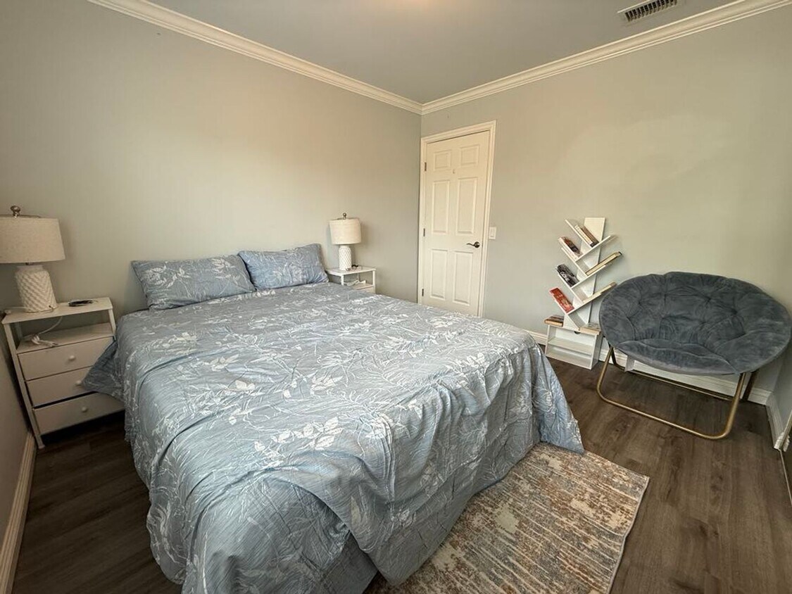 Primary Photo - Charming 4-Bedroom, 2-Bath Fully Furnished...