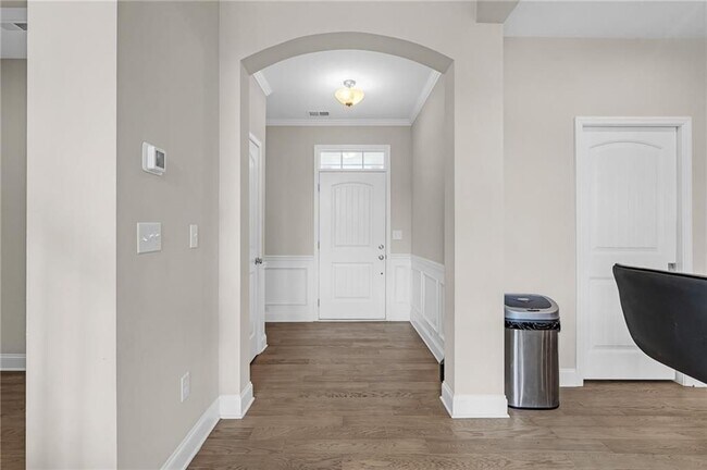 Foto del edificio - 1645 Hillcrest Dr