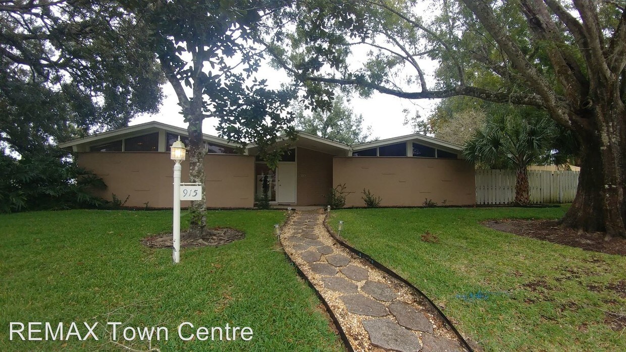 Primary Photo - 3 br, 2 bath House - 915 Kewannee Trail