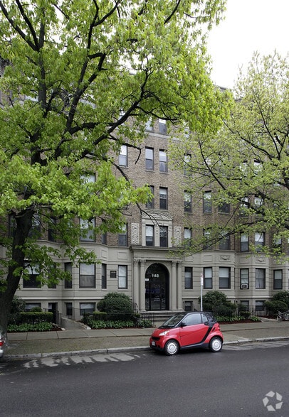 Commonwealth Apartments