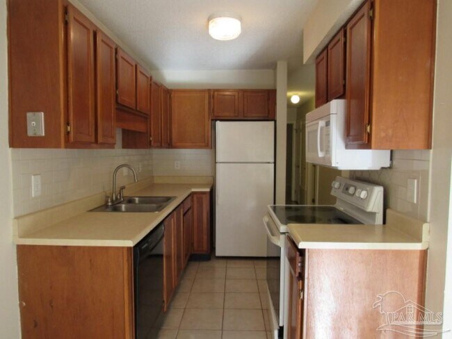 Foto del edificio - 3332 Pine Forest Rd