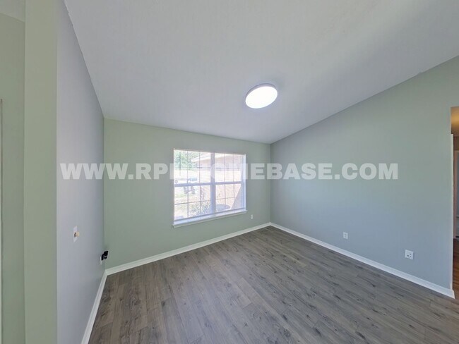 Foto del edificio - 1326 Jeffrine Dr