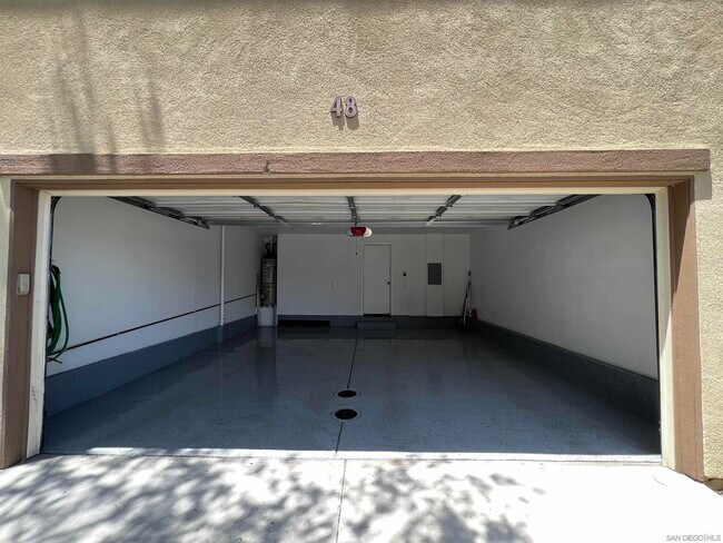Foto del edificio - 4300 Newton Ave