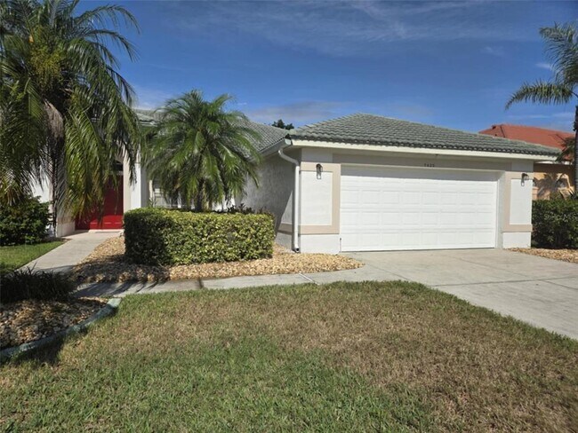 Foto del edificio - 7423 Ridge Rd