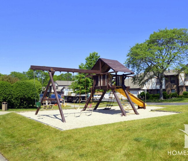 Building Photo - 218 Hawthorne Ct