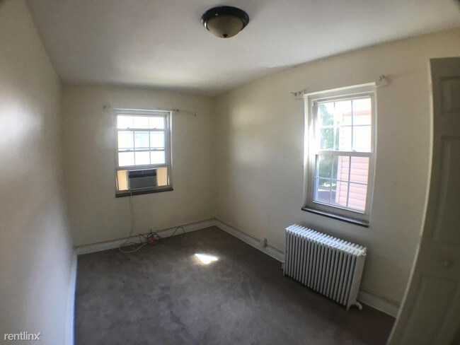 Building Photo - 2 br, 1 bath Townhome - 610 Woodward Ave