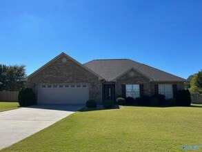 Building Photo - 1308 Crown Pointe Dr NE
