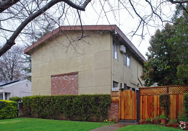 Building Photo - Curtis Park