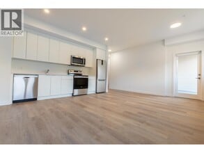 Building Photo - 39180 Finch Dr