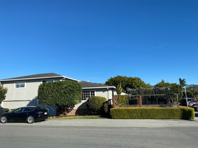 Building Photo - 603 Spruce St