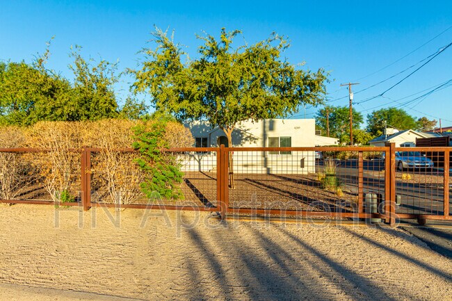 Foto del edificio - 4249 N 17th St