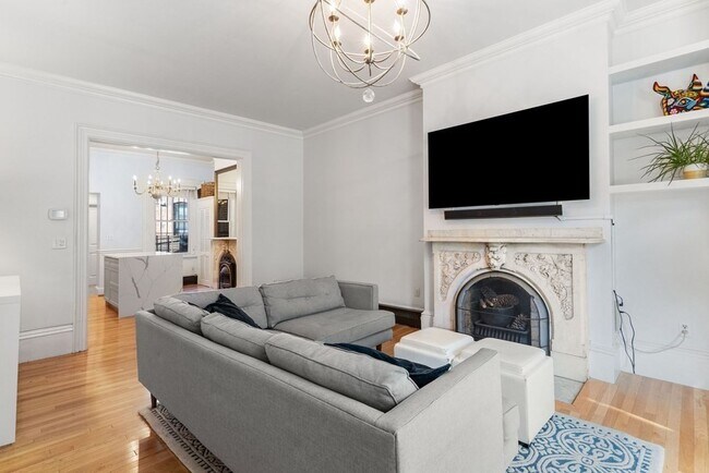 Building Photo - 587 Tremont St