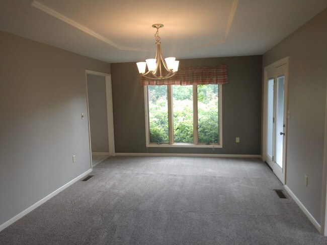 Building Photo - Renovated 4BR 3BA Home in Ross