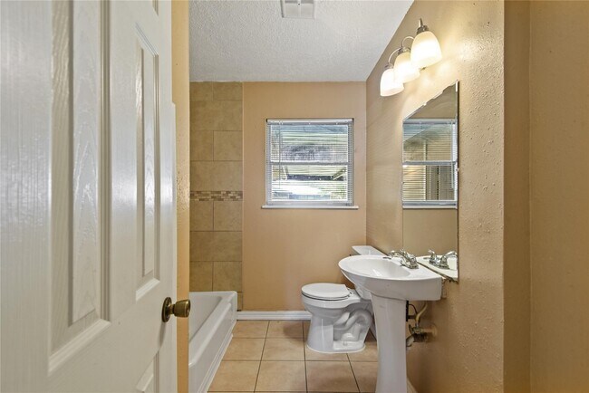 Building Photo - 2817 Lancaster Ln