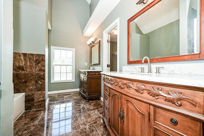 Building Photo - 11492 Summer Creek Dr
