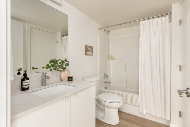 Building Photo - Centra