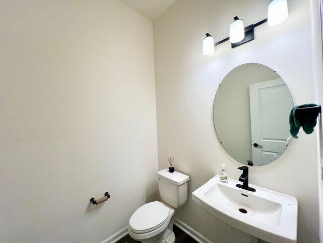 Foto del edificio - 5811 Clear Creek Ln