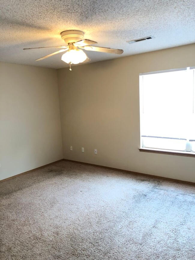 Foto del edificio - 797-797 N Daisy Ln