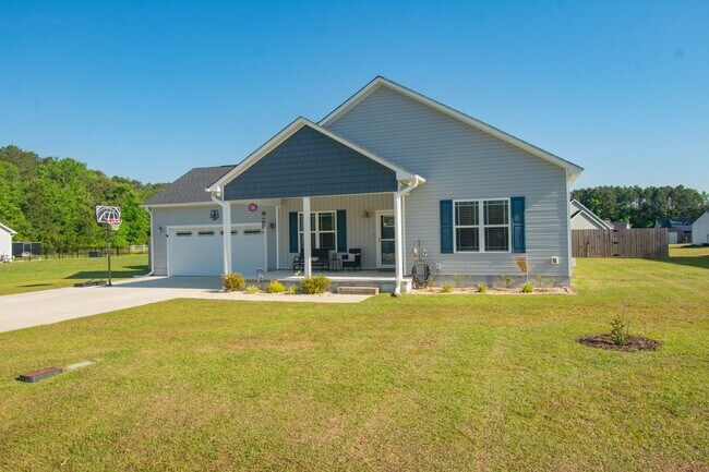 Foto del edificio - Coming Soon! 3 Bedroom 2.5 Bath - 25 Minutes from Camp Lejeune