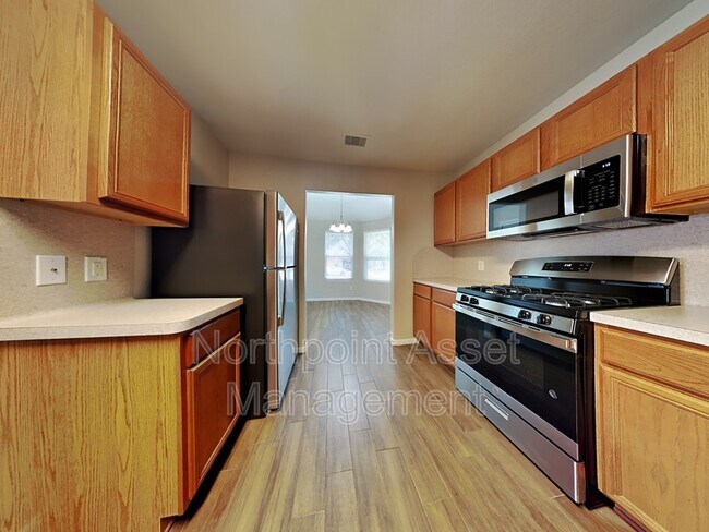 Foto del edificio - 2115 Juniper Dale Dr