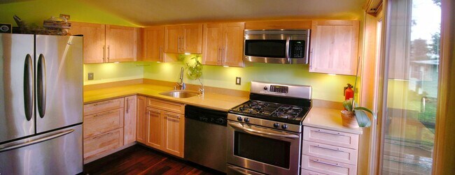 Foto del edificio - Adorable Private Lakefront 1 bed, 1 bath C...