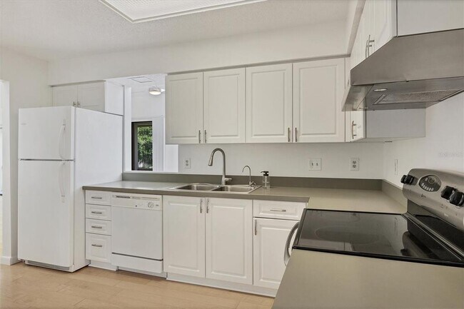 Building Photo - 2204 Bahia Vista St
