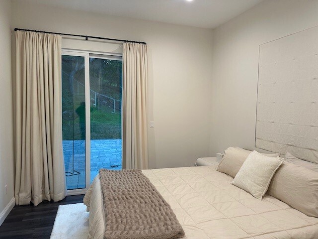 Foto del edificio - 15752 Royal Ridge Rd